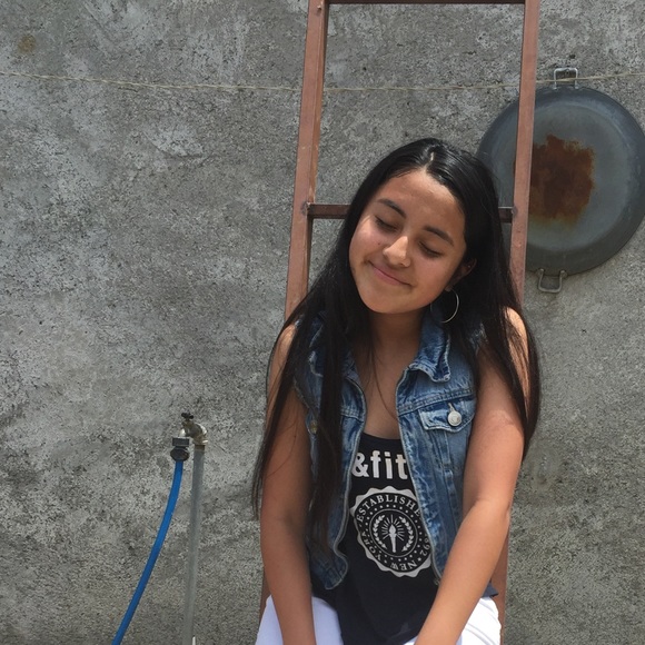 Meet your Posher, Itzel - Picture 1 of 1